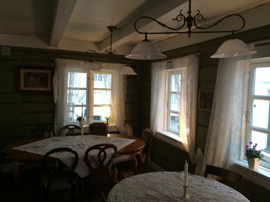Gjestehuset Ibsen Grimstad  Dış mekan fotoğraf